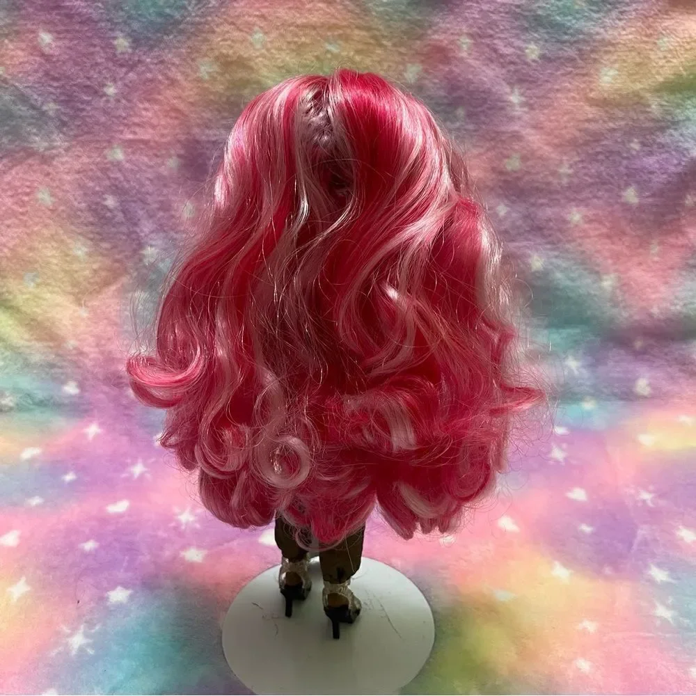 Rainbow  🌈🩷🩷High Dari Roselyn doll